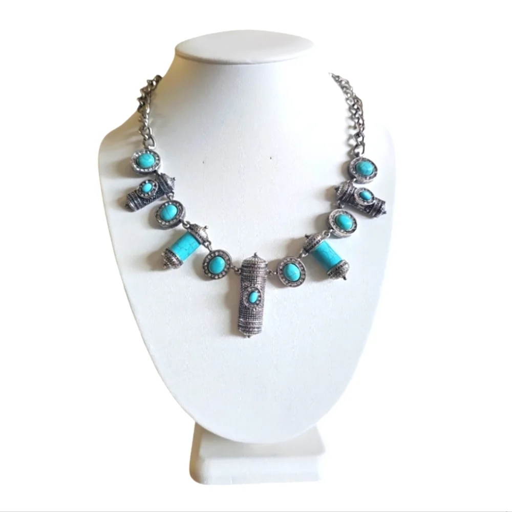 Rare Find Handcrafted / Engraved Howlite & Rhinestone Silver Tone Necklace. - Picture 6 of 6